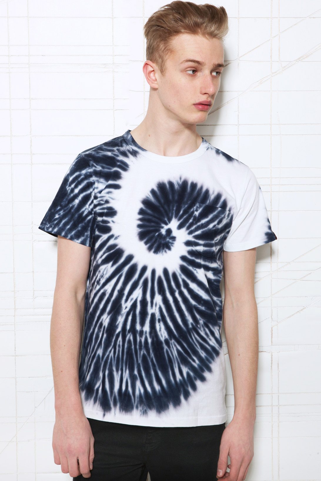 Worland-Urban-Outfitters-Tie-Dye-T-shirt-Blue-White