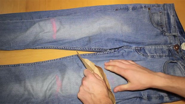 Step-5-Sandpaper-Jeans-Distress-Robin-James_The-Utter-Gutter_DIY-Ripped-Jeans