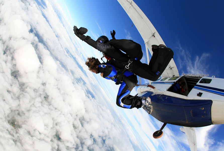 top-10-experiences-for-men-skydive-tinggly-man-for-himself-2