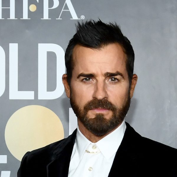 Justin Theroux: Widow’s Peak with A Quiff Hairstyle