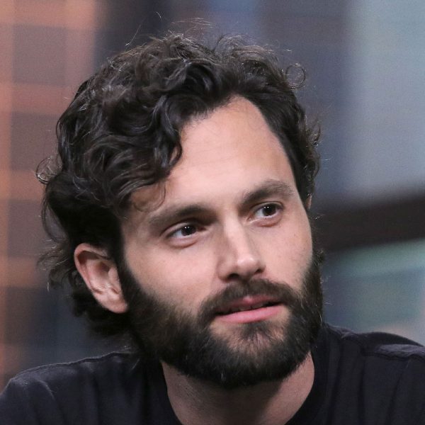 Penn Badgley: Curly Medium Length With Side Parting