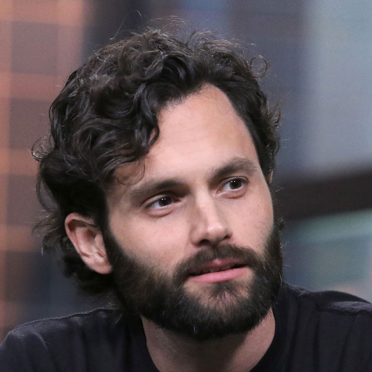 penn-badgley-curly-medium-length-hairstyle-side-parting-hairstyle-haircut-man-for-himself-ft.jpg