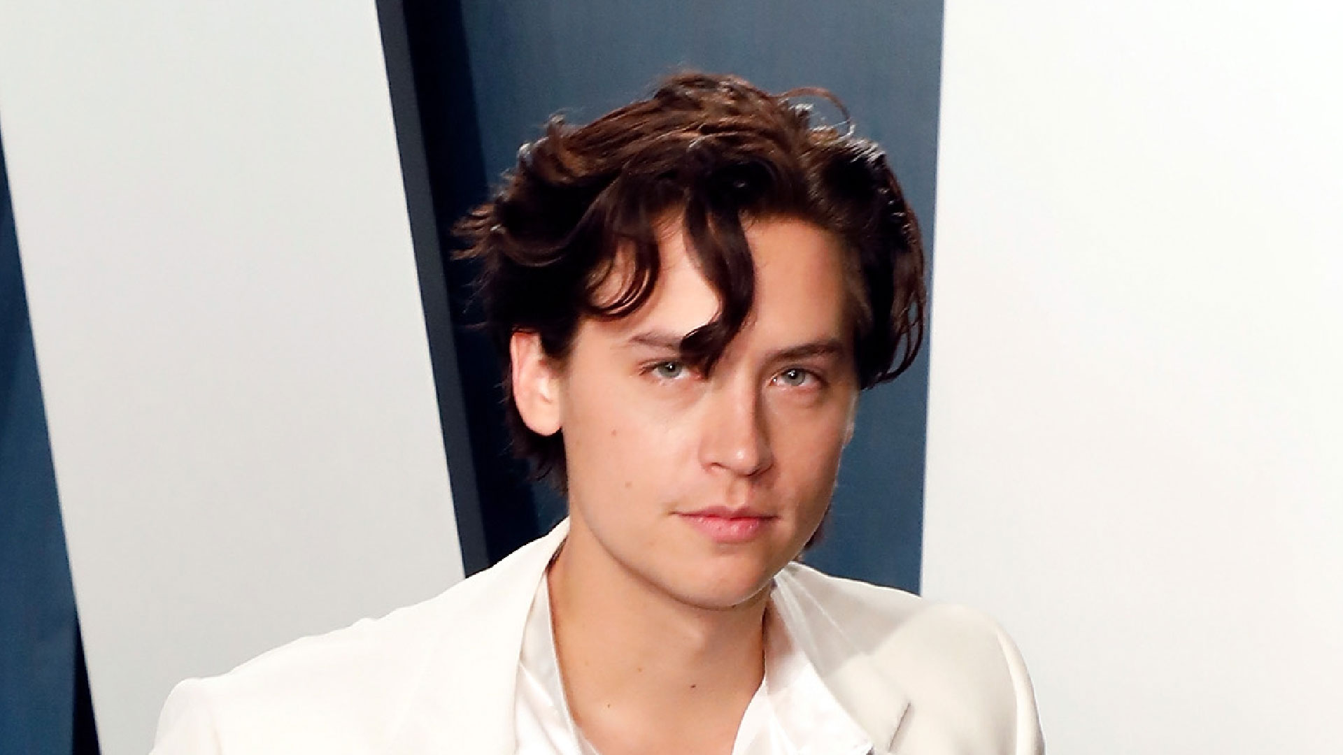 Cole Sprouse: Grown-Out Hairstyle With Side Parting