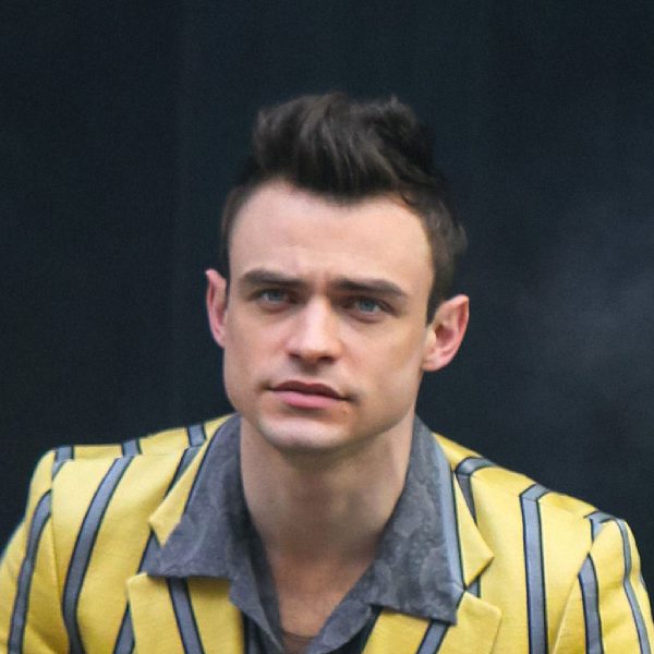 Thomas Doherty: Tapered Hairstyle With Quiff