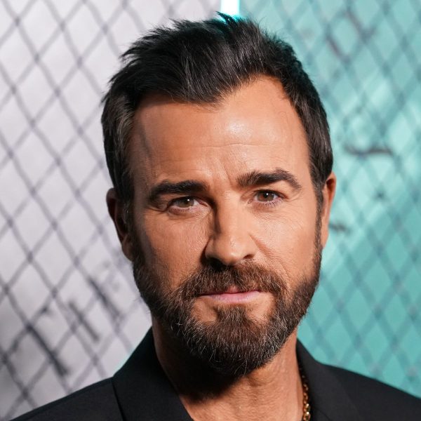 Justin Theroux: Textured Hair With A Widow’s Peak