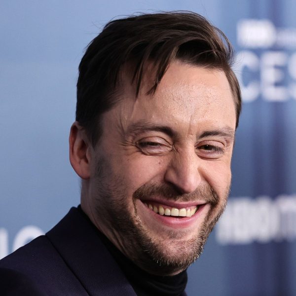 kieran-culkin-short-side-parted-hair-with-floppy-fringe-hairstyle-haircut-man-for-himself-ft.jpg