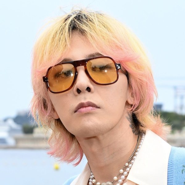 g-dragon-multi-coloured-mid-length-mullet-hairstyle-haircut-man-for-himself-ft.jpg