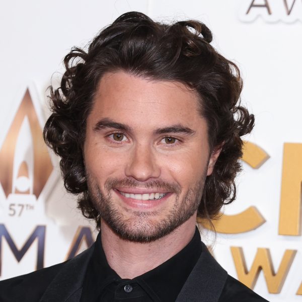 chase-stokes-medium-length-curly-hairstyle-haircut-man-for-himself-ft.jpg