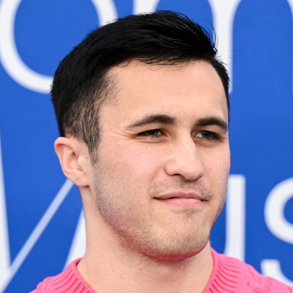 chris-olsen-preppy-haircut-with-side-part-and-medium-fade-hairstyle-haircut-man-for-himself-ft.jpg