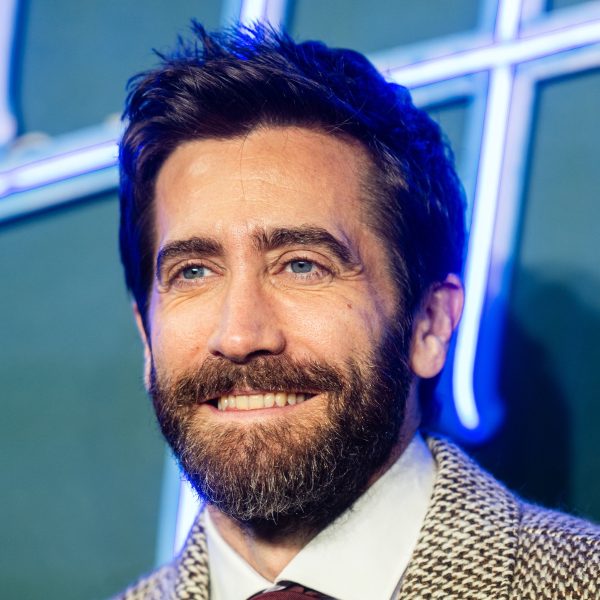 Jake Gyllenhaal: Thick Textured Hair With Full Beard