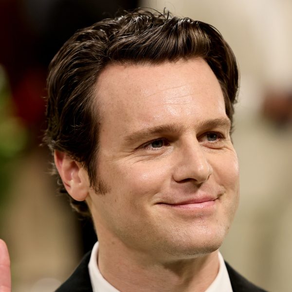 Jonathan Groff: Classic Hairstyle With Swept Over Quiff